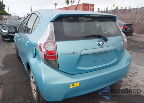 2014 Toyota Prius C Two z USA, uszkodzony, nr VIN JTDKDTB37E1074085